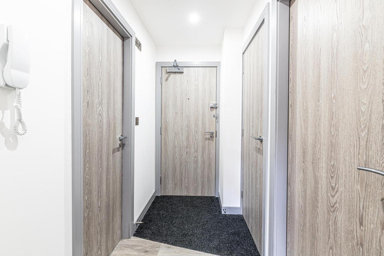 Charles House Serviced Apartments Престън Екстериор снимка