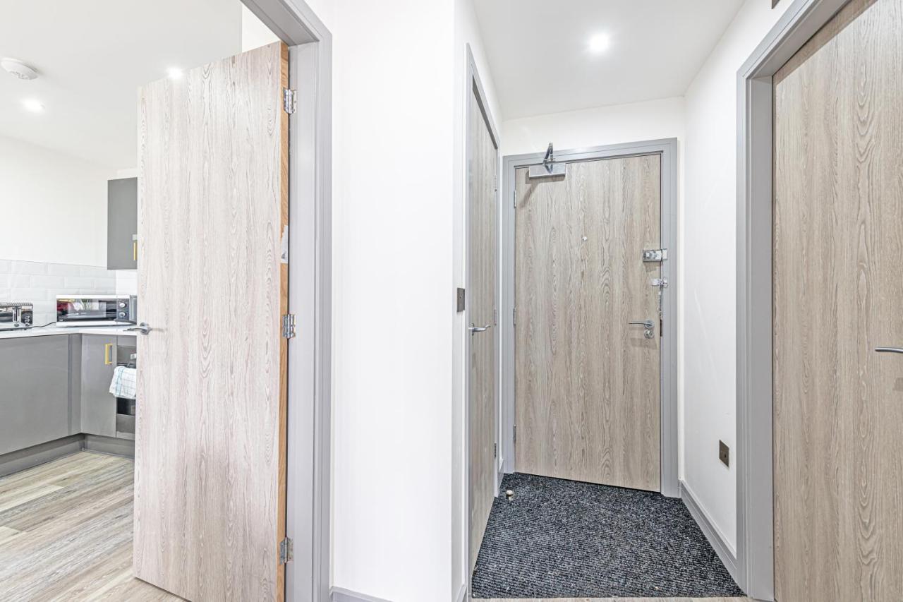 Charles House Serviced Apartments Престън Екстериор снимка