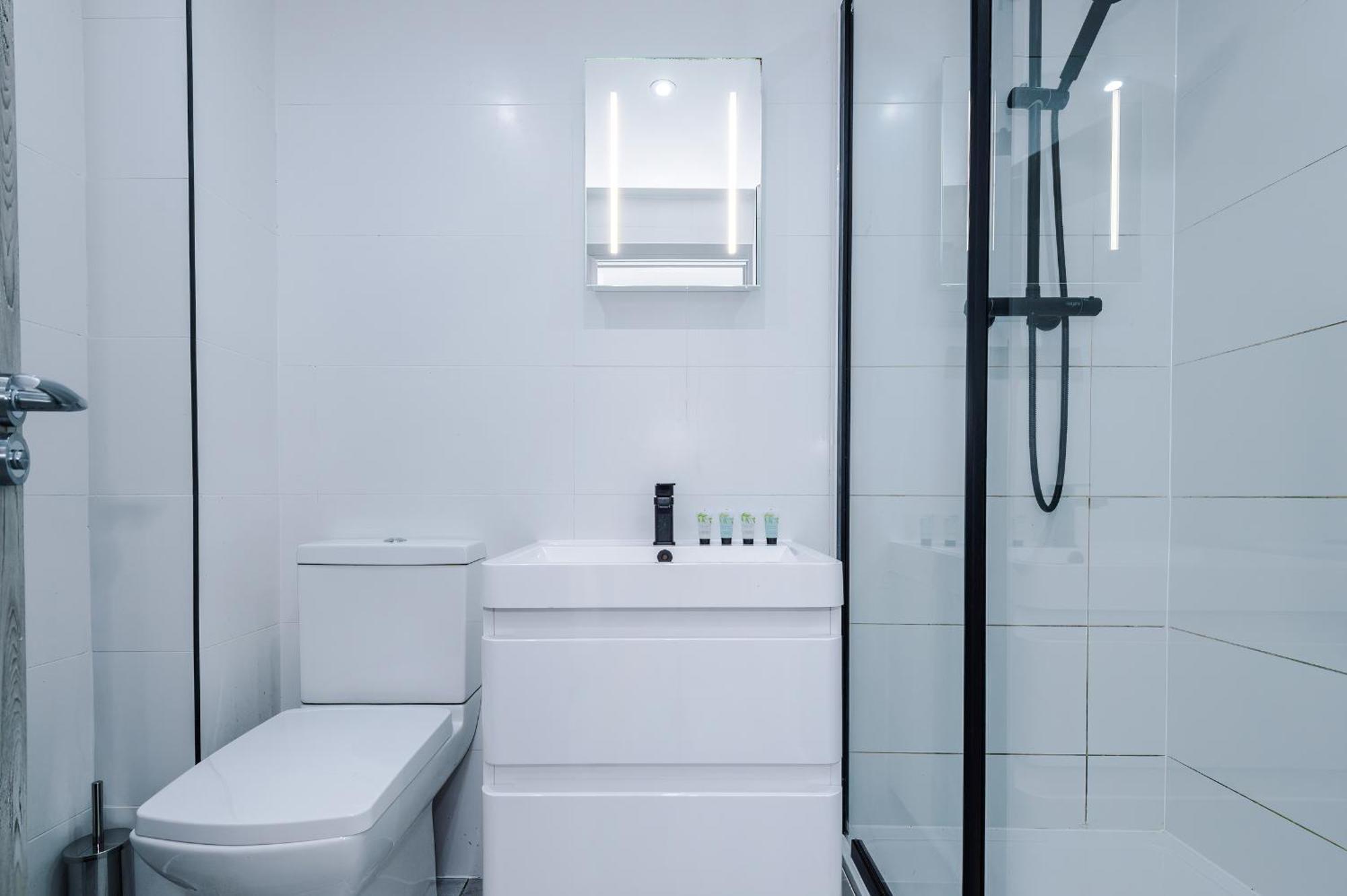 Charles House Serviced Apartments Престън Екстериор снимка