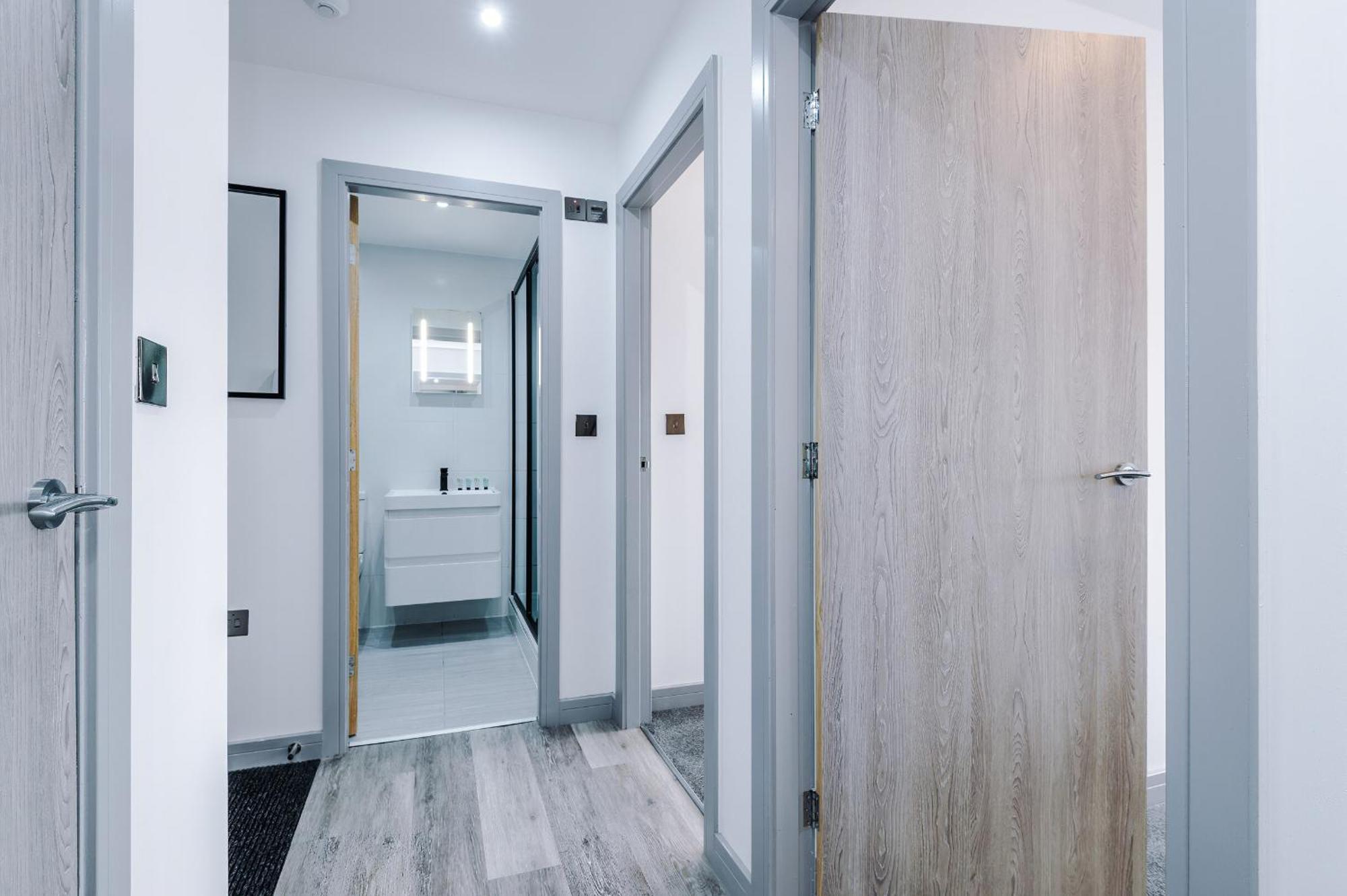 Charles House Serviced Apartments Престън Екстериор снимка