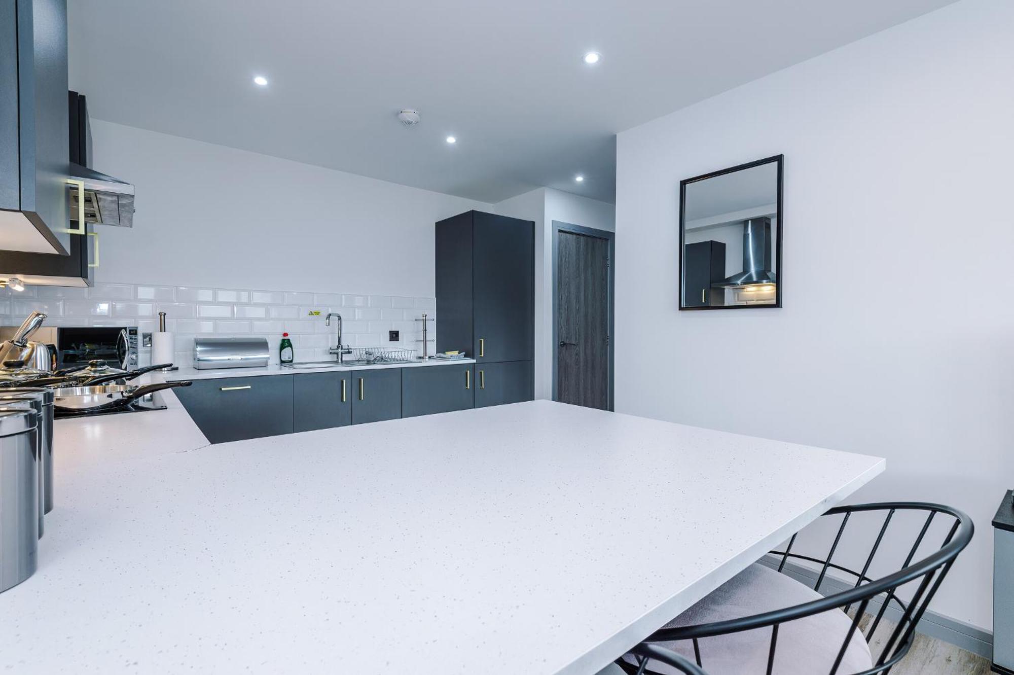 Charles House Serviced Apartments Престън Екстериор снимка