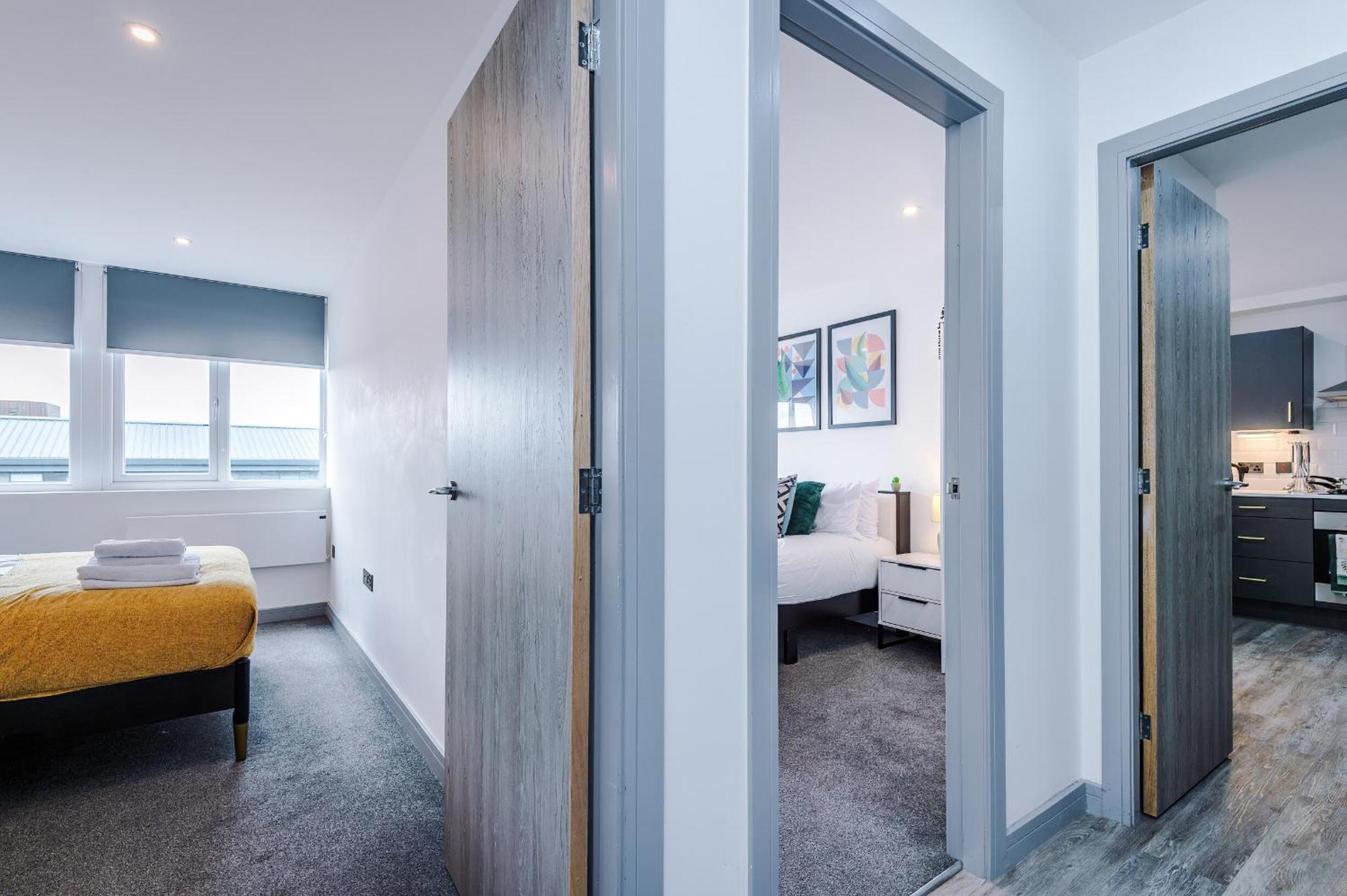 Charles House Serviced Apartments Престън Екстериор снимка