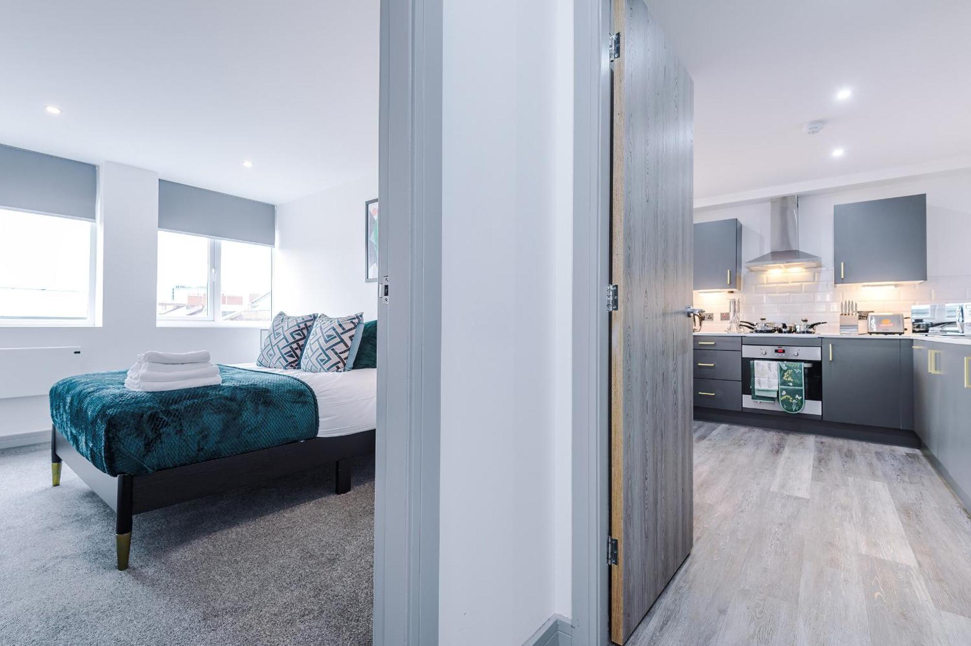 Charles House Serviced Apartments Престън Екстериор снимка