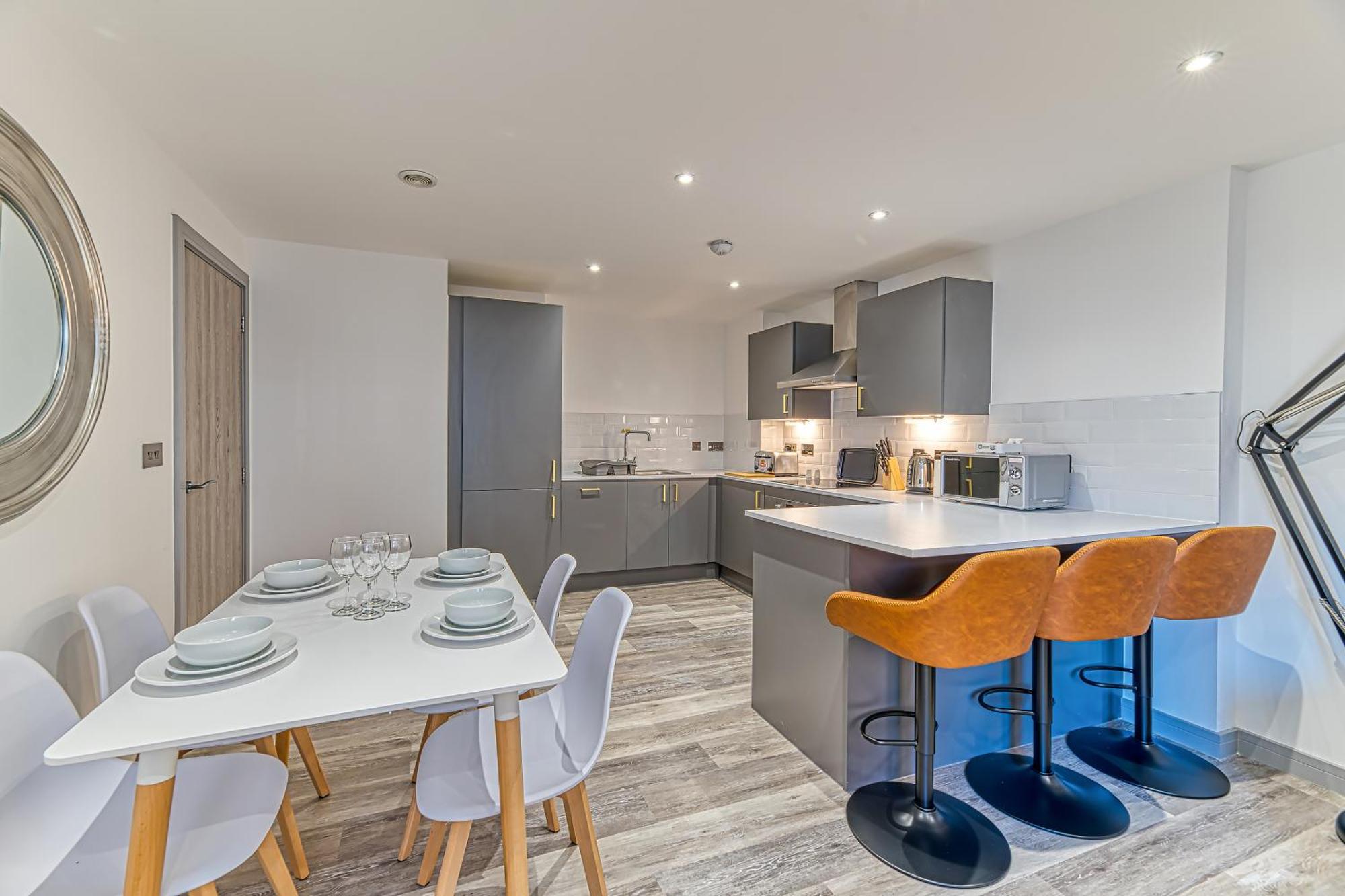 Charles House Serviced Apartments Престън Екстериор снимка
