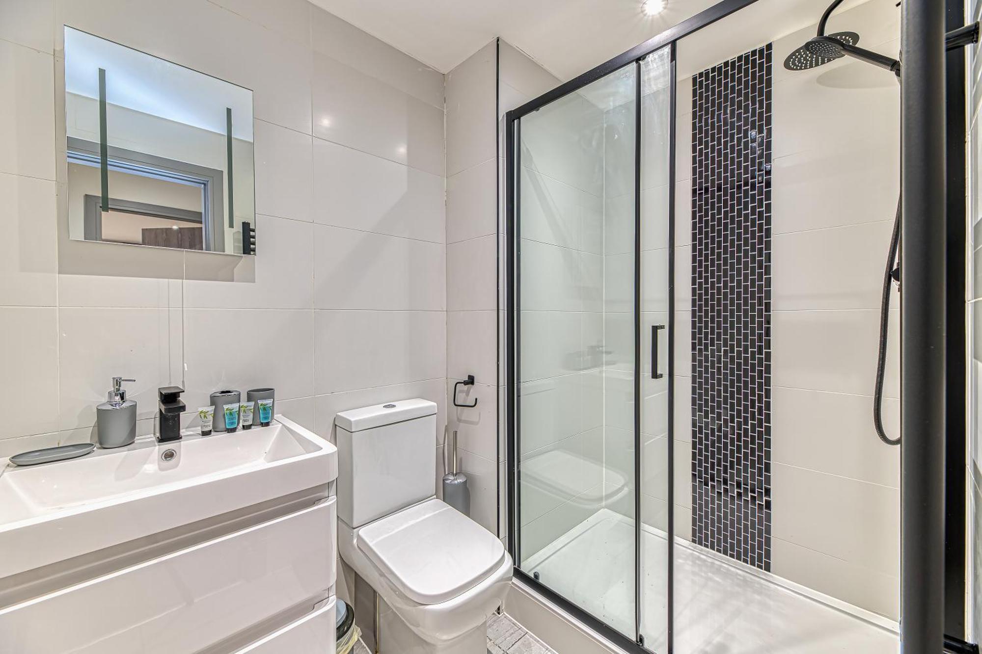 Charles House Serviced Apartments Престън Екстериор снимка