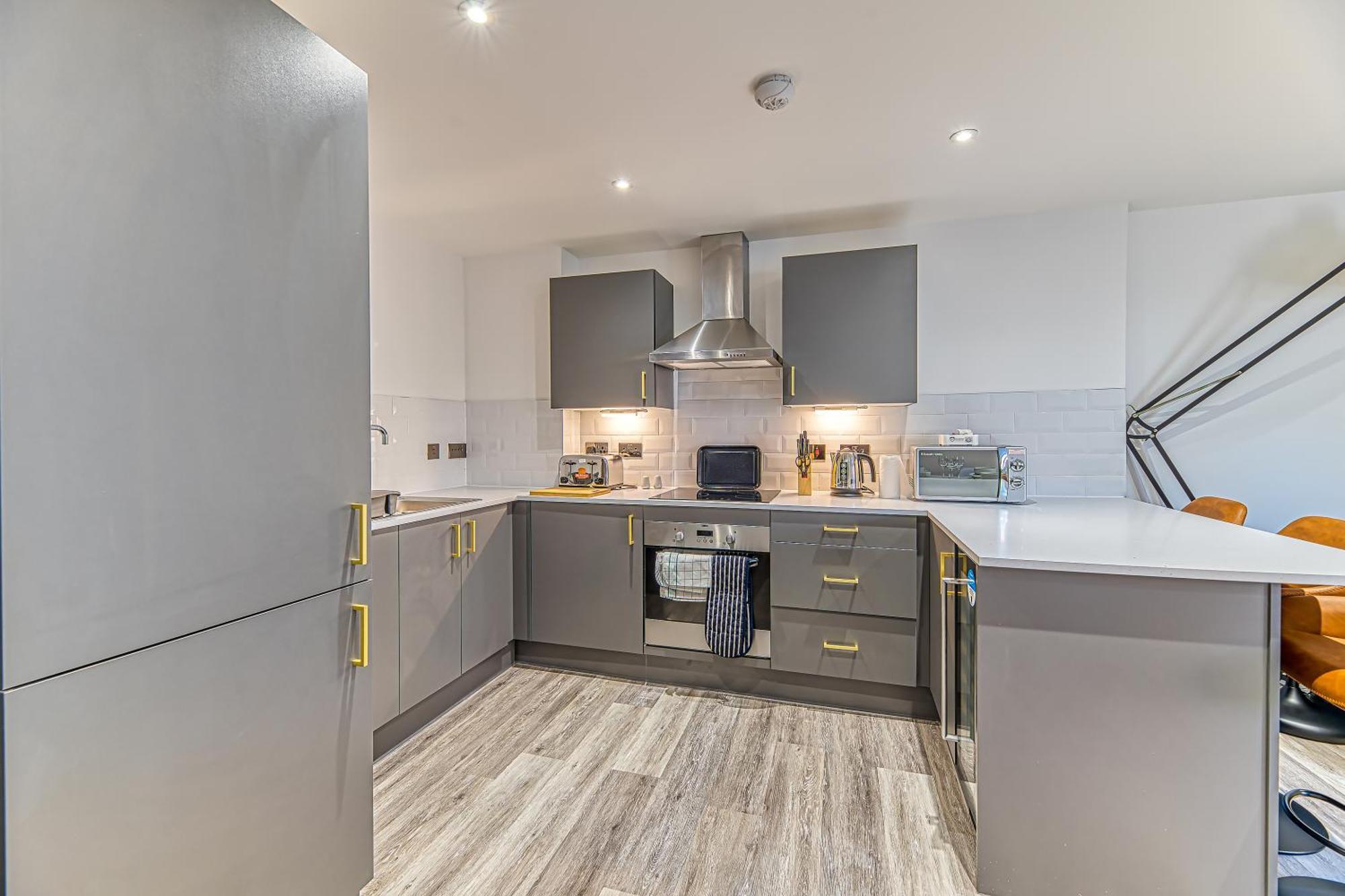 Charles House Serviced Apartments Престън Екстериор снимка