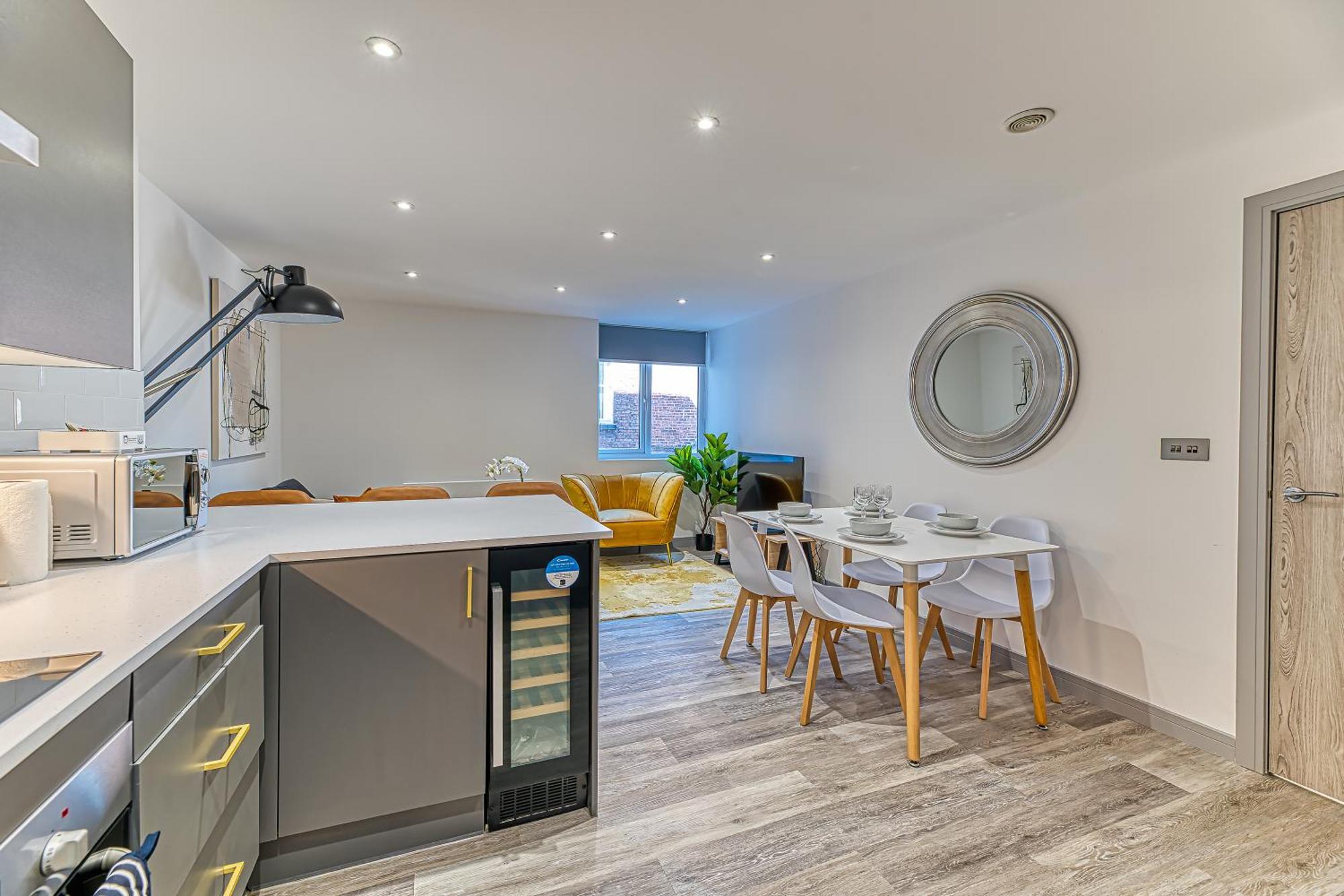 Charles House Serviced Apartments Престън Екстериор снимка