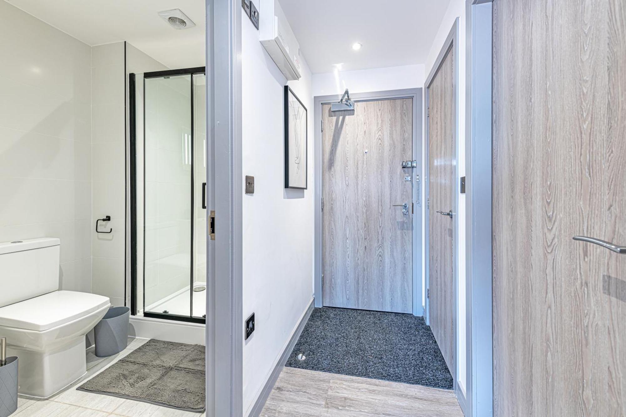 Charles House Serviced Apartments Престън Екстериор снимка