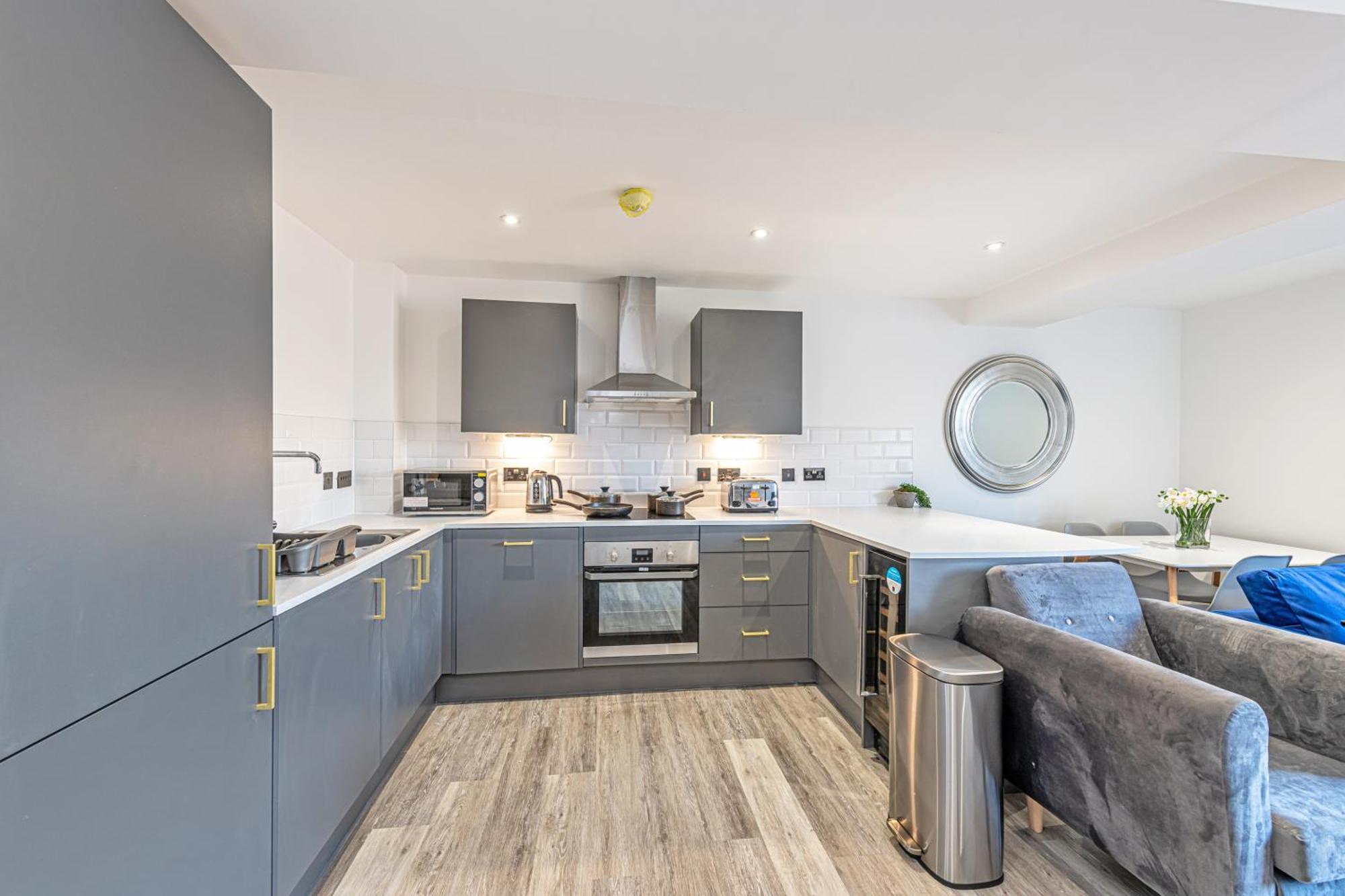 Charles House Serviced Apartments Престън Екстериор снимка