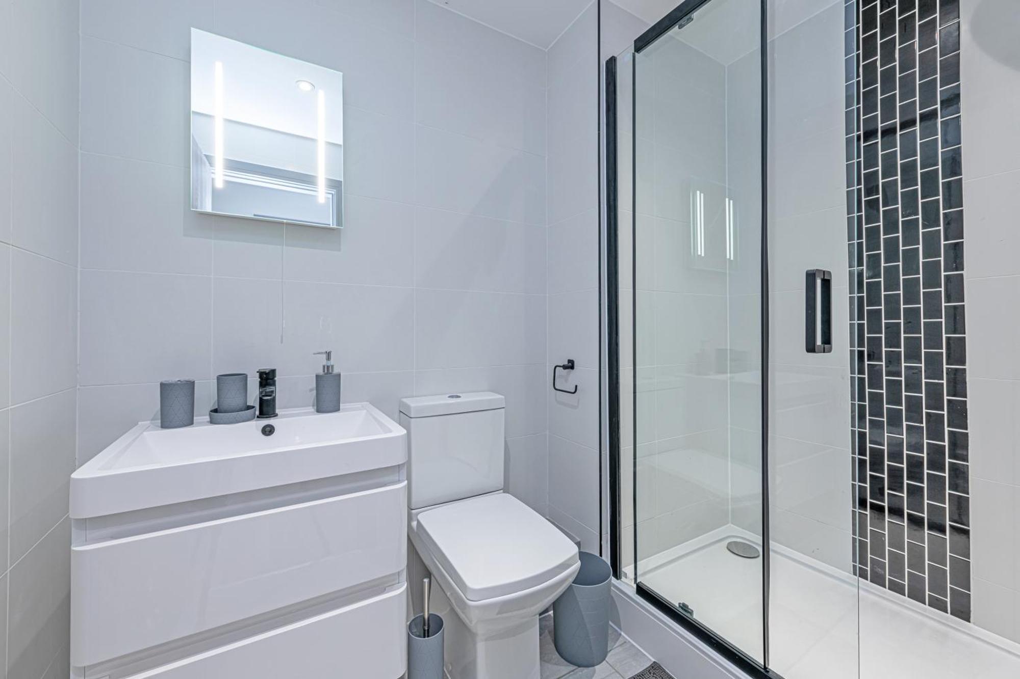 Charles House Serviced Apartments Престън Екстериор снимка