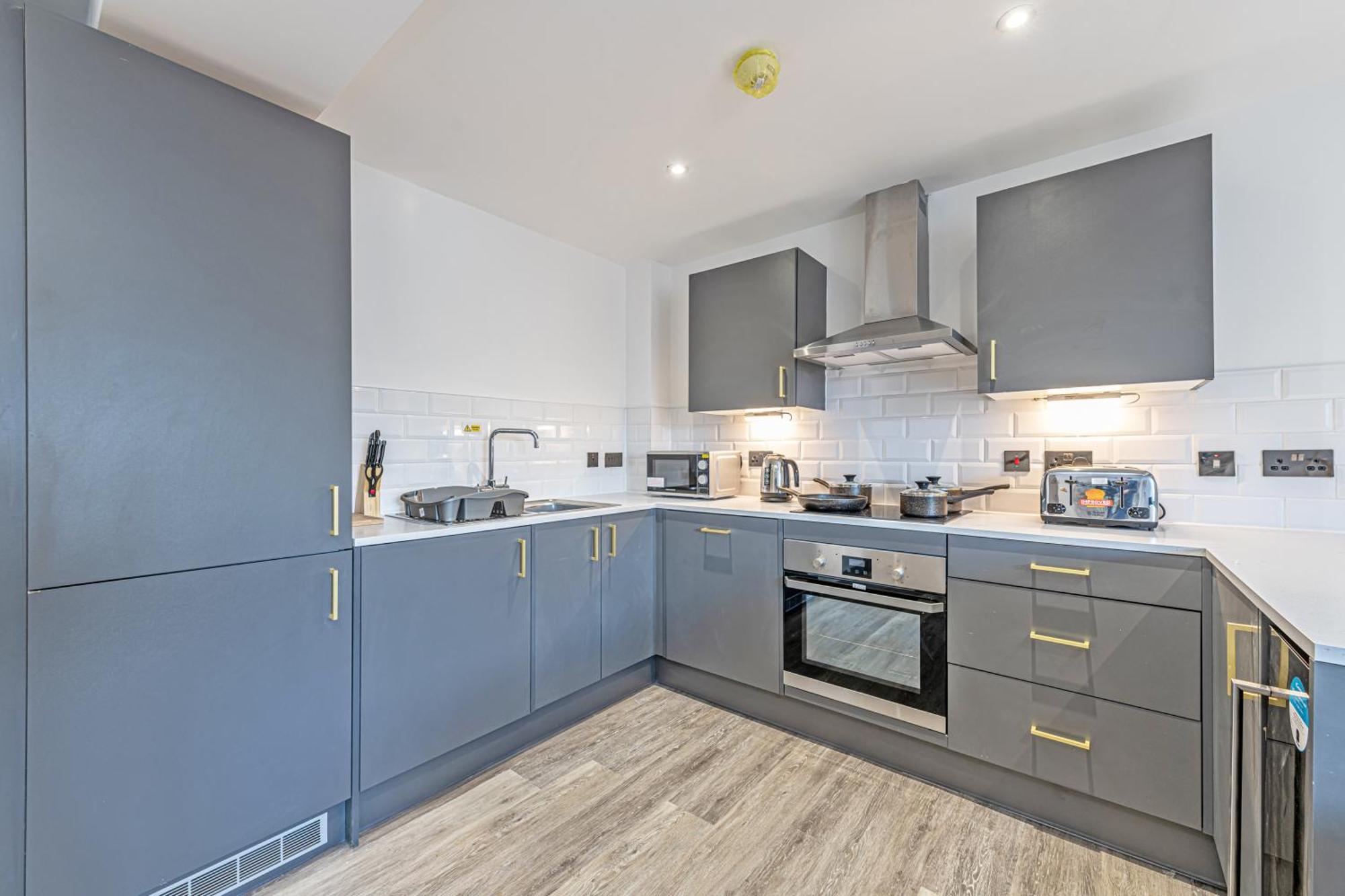 Charles House Serviced Apartments Престън Екстериор снимка