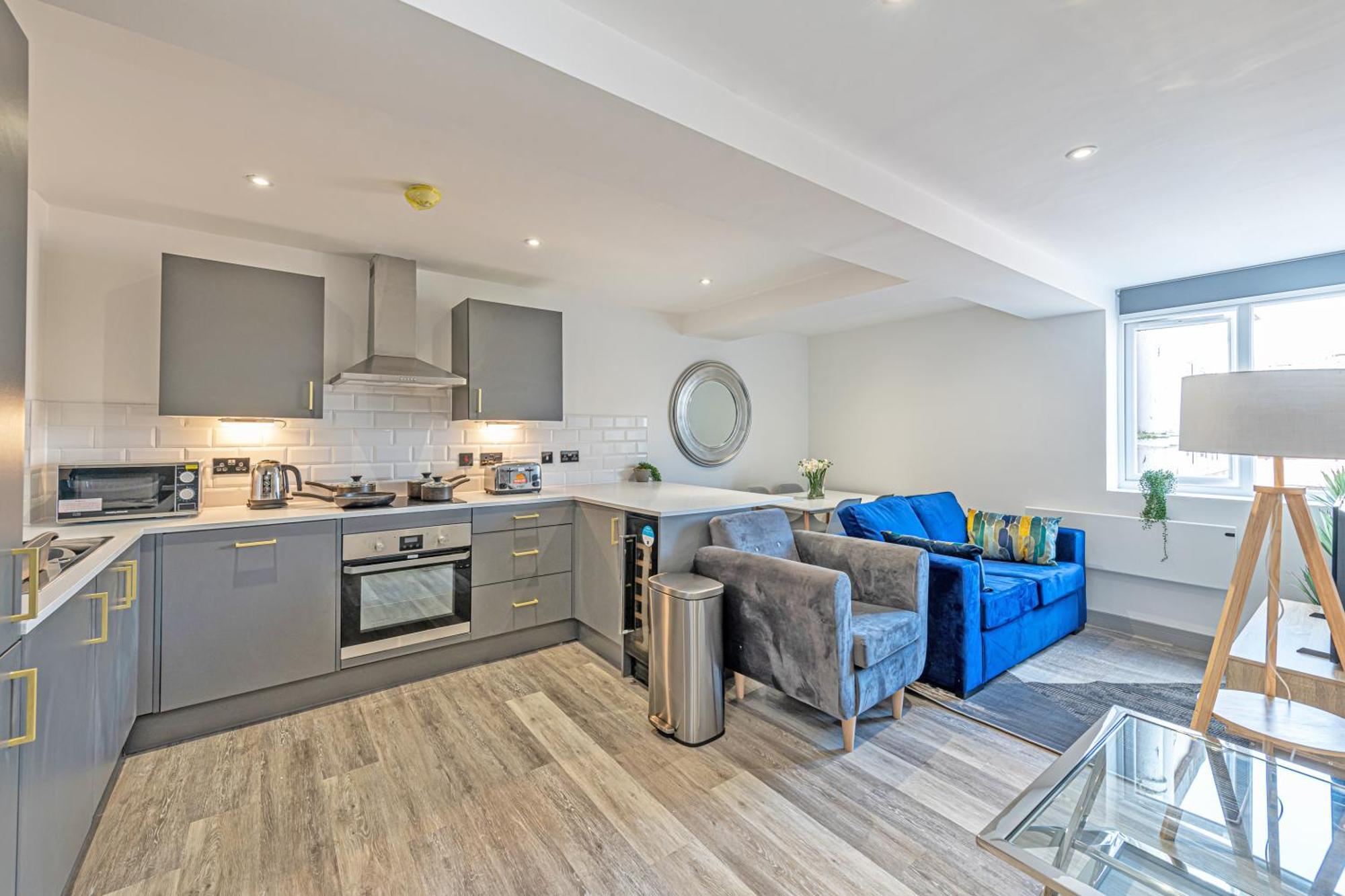 Charles House Serviced Apartments Престън Екстериор снимка